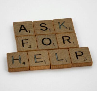 Biznes i vogël duke bashkëpunuar me ekonomistin e jashtëm për deklarimet tatimore me AlProfit Consult