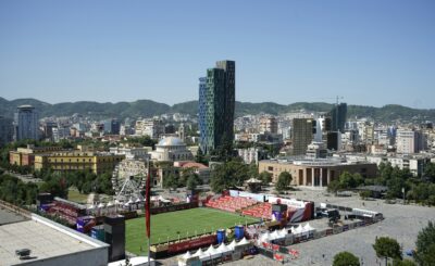 Pamje e Tiranës me fokus tek ndërtimet – përdoret për ilustrim të udhëzuesit praktik për rivlerësimin e pasurisë së paluajtshme