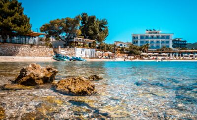 Stacion plazhi dhe strukturë akomoduese në bregdetin shqiptar