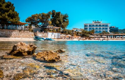 Stacion plazhi dhe strukturë akomoduese në bregdetin shqiptar