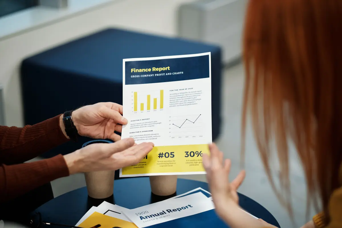 Krahasim i standardeve kontabël, raporti financiar përballë pasqyrës së thjeshtë